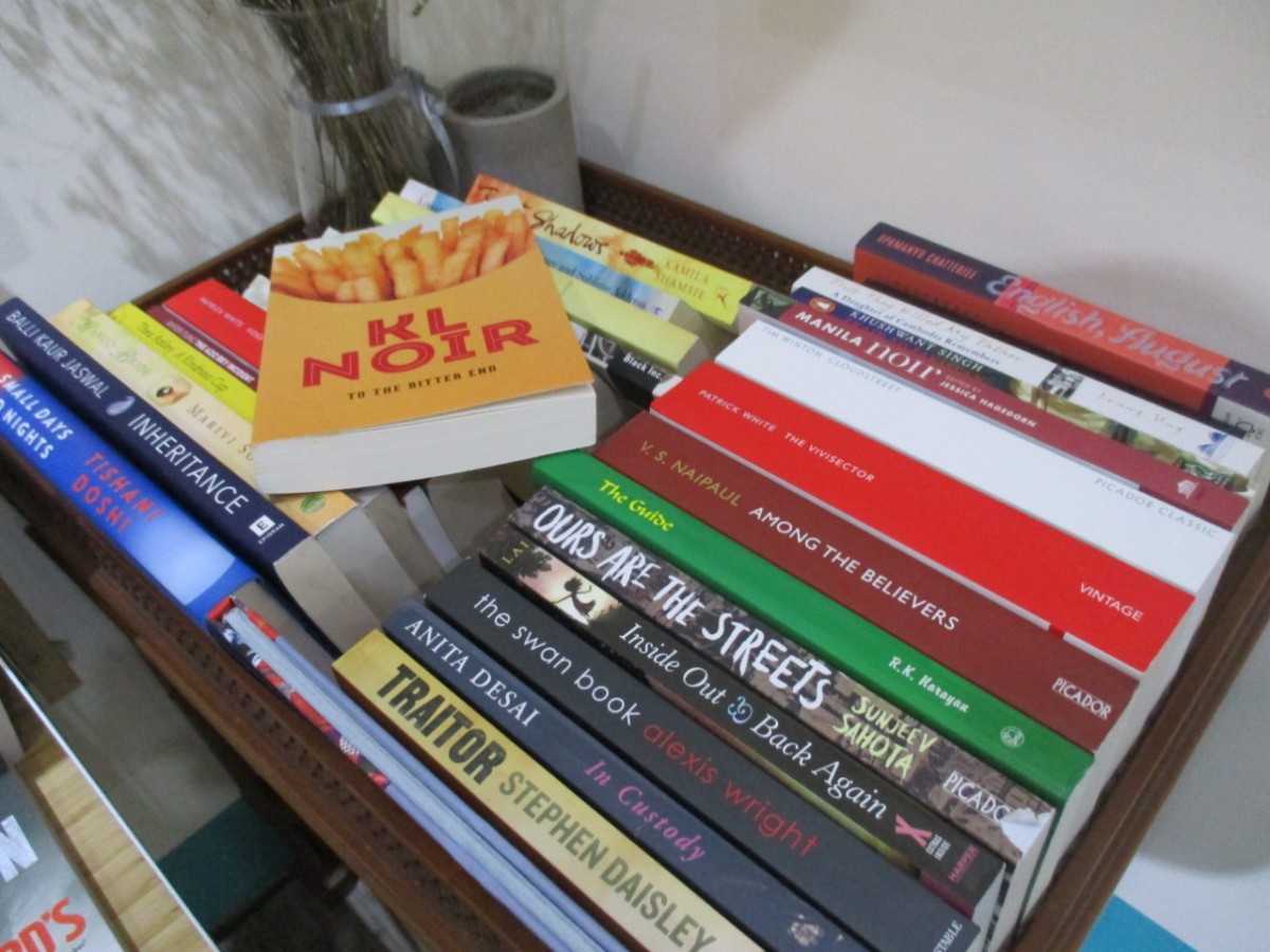 Koleksi buku di Transit Bookstore dengan tema “Knowing Your Neighbour”.